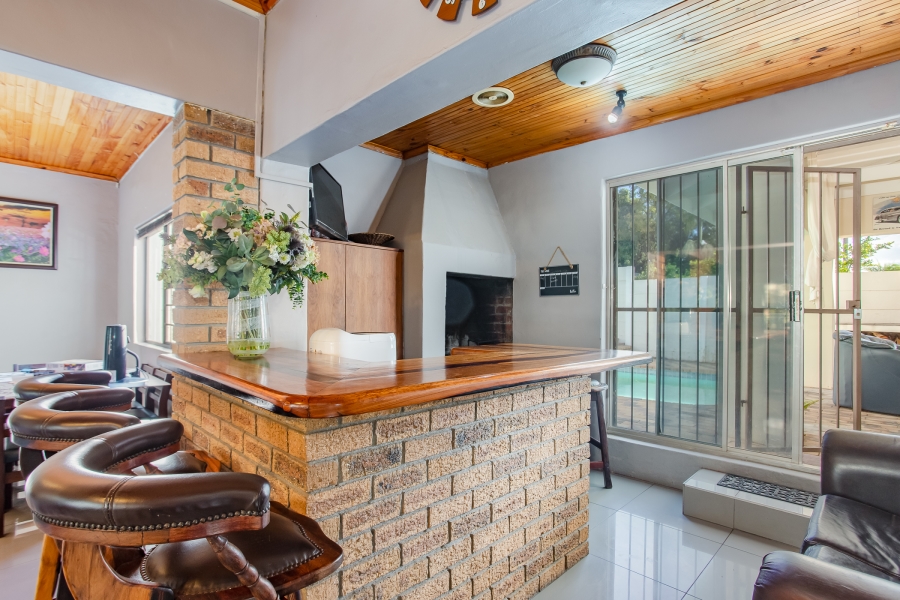 7 Bedroom Property for Sale in Uitsig Western Cape